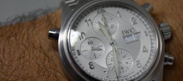 The silvery dials fake watches have chronograph sub-dials.